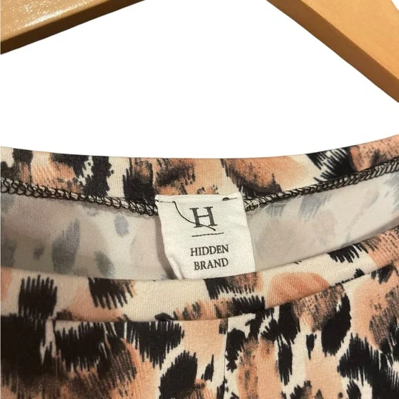 Stylish Leopard Print Twist Crop Top - Picture 3 of 3